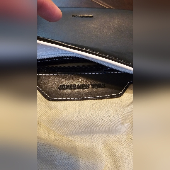 Jones New York Black and White Tuxedo Tassel Clutch EUC - Picture 8 of 16